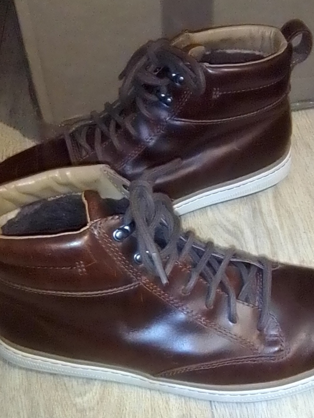 Clarks Men's Brown Leather Chukka Boots with White Sole Size 9